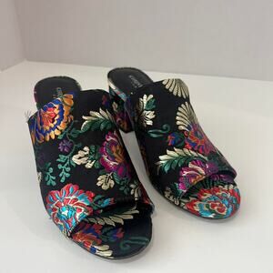 Christian siriano slip on pumps size 5
